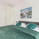 Sucha 33 Modern With Parking By Renters Apartment