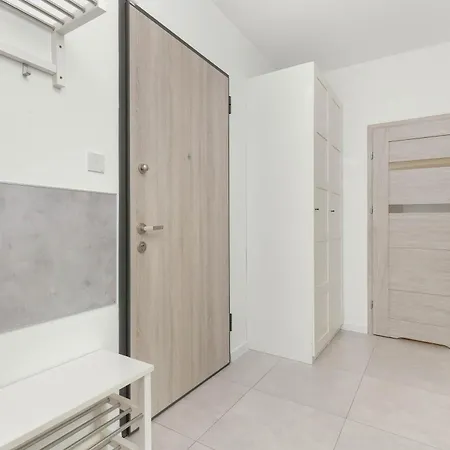 Sucha 33 Modern With Parking By Renters