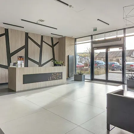 Sucha 33 Modern With Parking By Renters 아파트