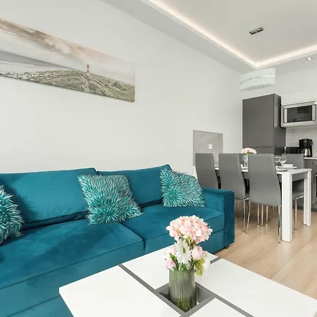 Sucha 33 Modern With Parking By Renters Apartment *
