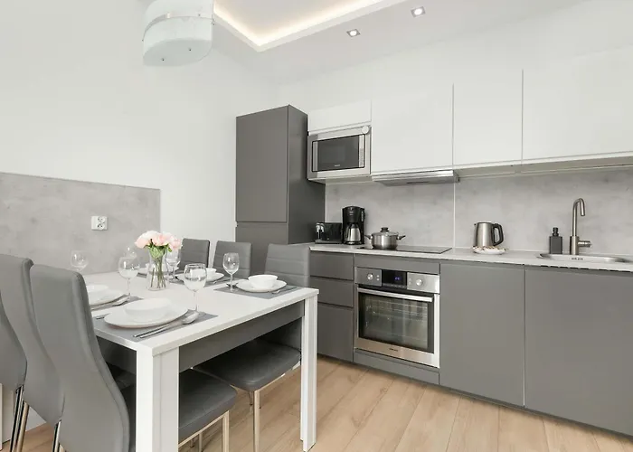 Sucha 33 Modern With Parking By Renters شقة